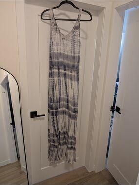 Red Haute Blue Tie-Dye Maxi Dress - Size M